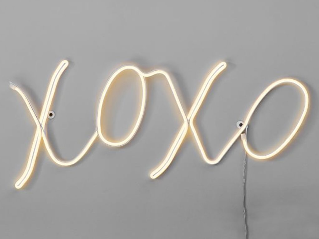 Led sign xoxo